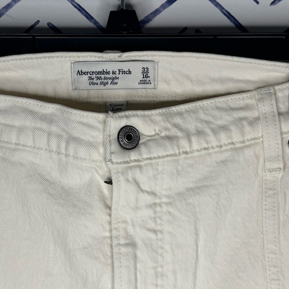 NWT Abercrombie 90’s Ultra High Rise Straight Winter White Cream Jean Size 33 - Picture 2 of 5